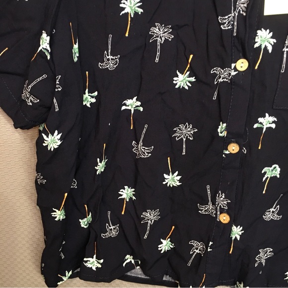 Love Notes Women’s Navy Blue Palm Tree Print Button-Front Top Cropped Size Large - Picture 10 of 10